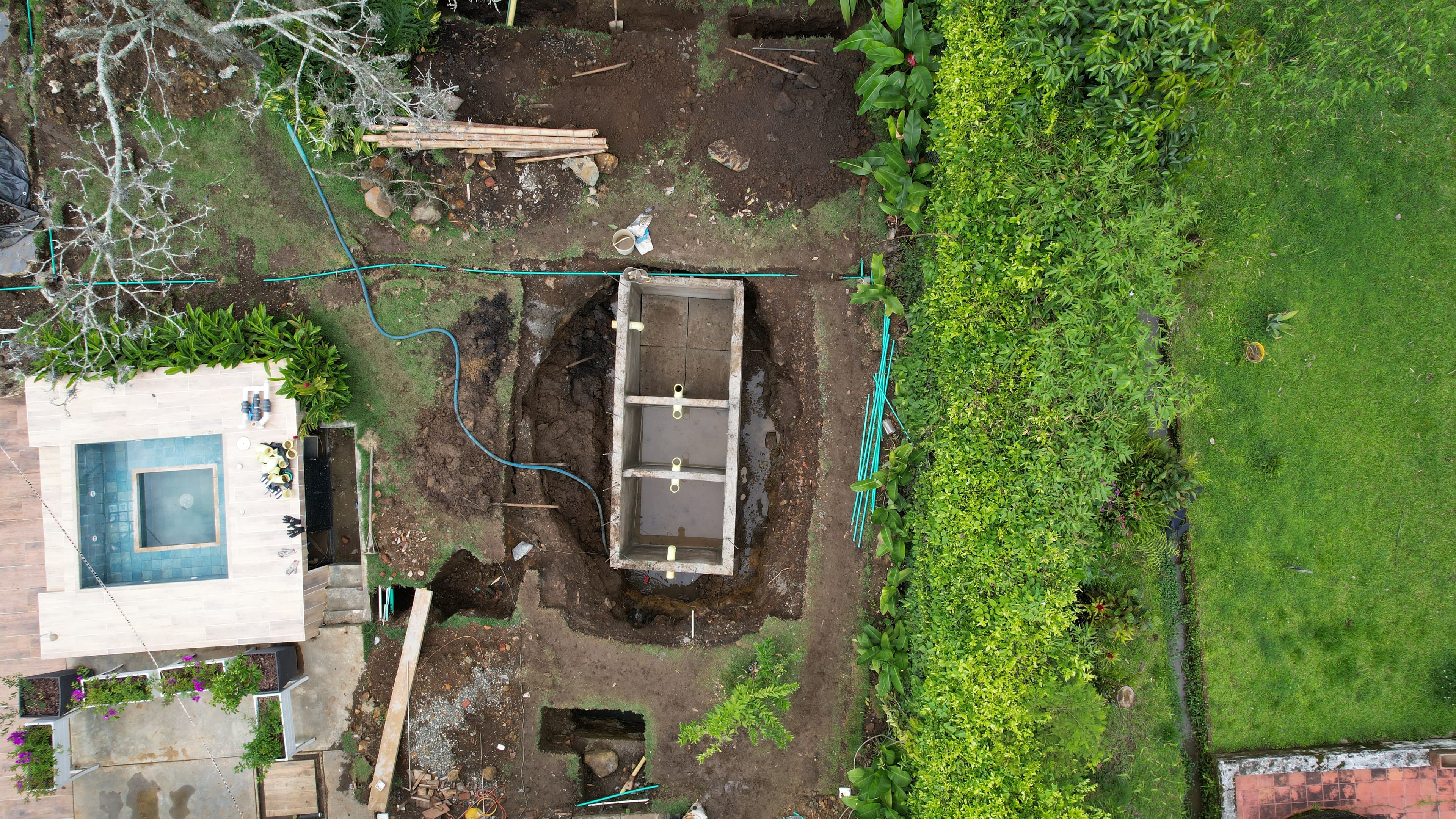 Sistema de tratamiento de aguas instalado en zona rural